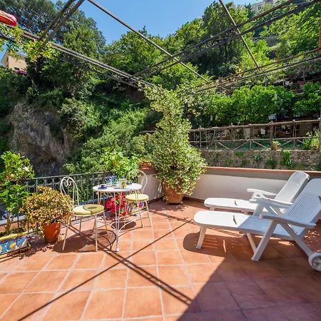 Holiday home Elegant Terrace *