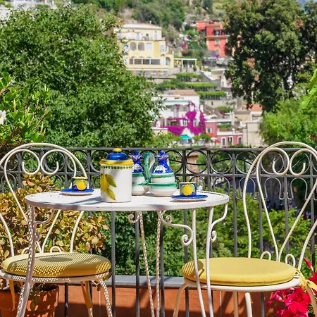 Holiday home Elegant Terrace *
