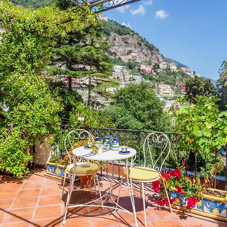 Holiday home Elegant Terrace *